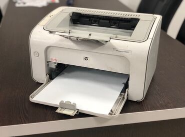 Принтеры: Срочно продается рабочий черно-белый принтер HP LaserJet P1005. Цена