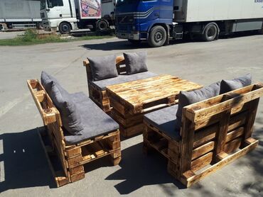 паллеты мебель в Кыргызстан: Мебель из поддонов паллет. Кровать садовая мебель, мебель для кафе
