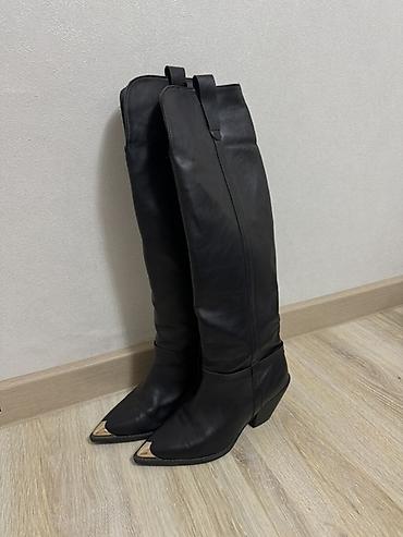 equestrian riding boot: Женские высокие сапоги из чёрной кожи в стиле вестерн — 2