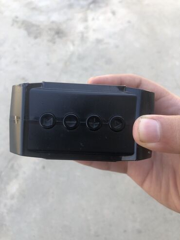 Dinamiklər və kolonkalar: Portativ Bluetooth dinamik musiqi dinləmək üçün ideal vasitədir. Qara