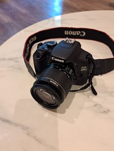 фотоаппарат canon mark 3: Canon EOS 600D. 18-55mm Yaxşı vəziyyətdədir. Yanında 8GB kart