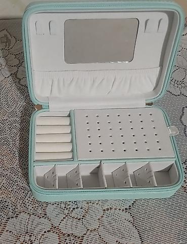ev damaşniki: Zinət əşyaları üçün kompakt qutu - Rəng: açıq mint - Material: xarici — 2