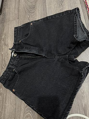 Джинсовые шорты ZARA .в очень хорошем состоянии .второй новый . Вместе