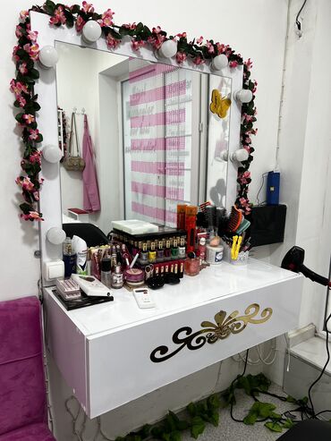 salon guzgu: Б/у, Стол для макияжа, С зеркалом