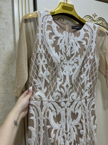 Pencəklər: Dolce and gabanna toy paltari. 1 defe geyinilib. mal bakida hezidedi