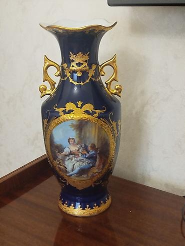 dekor vitrin: Bir vaza, Farfor — 1