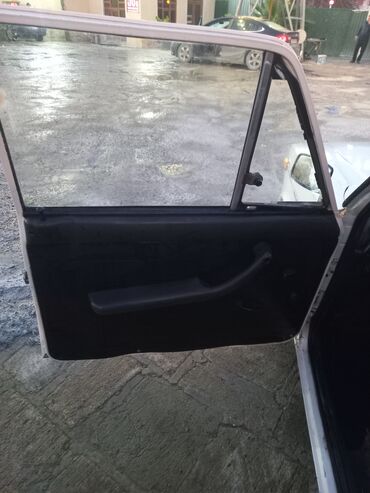 VAZ (LADA): VAZ 2106, ağ rəng, 4 qapılı sedan. - Klassik xarici görünüş: xrom ön — 9