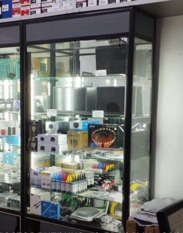 шкаф витринный: Витринный шкаф для демонстрации и хранения товаров. - Конструкция