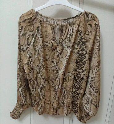 Köynək və bluzalar: Vərəqləyin. Bluzka baha alınıb 2 dəfə geyilib.M-L uyğun 12 — 7