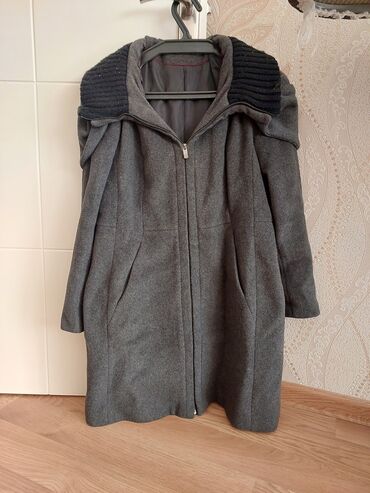 белье: Пальто Zara, цвет - Серый