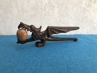 Sikkələr: 2 ci sekil. 10 manat 
3 ci sekil. 25 manat 
4 ci sekil. 30 manat — 17