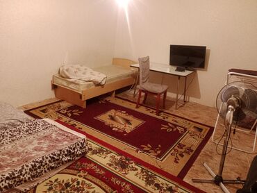 снять однокомнатную квартиру на улице ахунбаева в бишкеке: 1 бөлмө, Менчик ээси, Чогуу жашоо менен, Жарым -жартылай эмереги бар