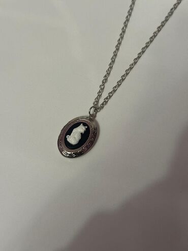 бижутерия из муранского стекла: Zəncirli oval medalion kolye - Material: gümüşü rəngdə metal zəncir