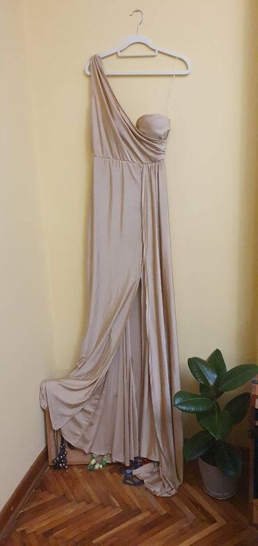 Haljine: Svečane i elegantne haljine u M veličini. Cena 700-1500din. Pošaljite — 5