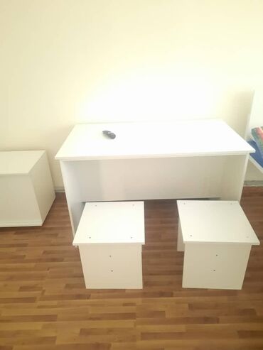 стол и стулья румыния: Почти новый. 2шт кровать, 2шт тумбочка. 4шт стол, 16шт стул. 1шт