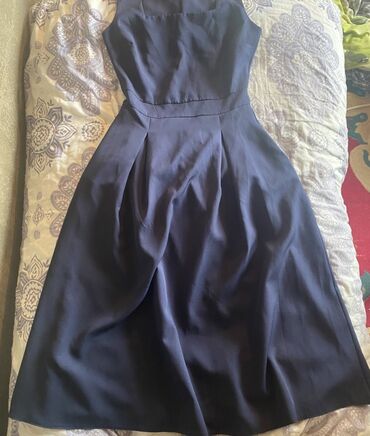 %D0%B4%D0%B5%D1%82%D1%81%D0%BA%D0%B8%D0%B5 %D0%BA%D0%B0%D1%81%D0%BA%D0%B8: Qadın paltarları – 2 model 1) Tünd göy, klassik A-kəsimdə midi don -