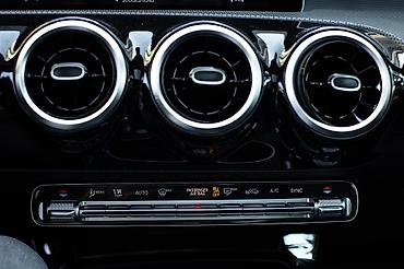 mersedes c klasi: Mercedes-Benz A-Class: 2.1 l | 2020 il Hetçbek — 9