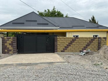продаю дом в центре города бишкек: Дом, 60 м², 4 комнаты, Собственник