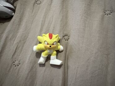 Oyuncaqlar: Uşaq oyuncaqları və fiqurlar dəsti Məzmun: - Kiçik plastik fiqurlar — 6