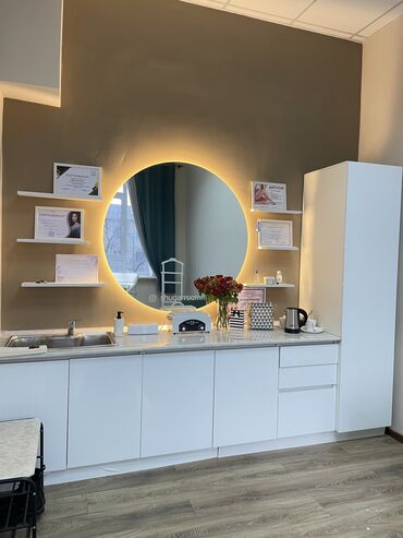 мебель в салон красоты: Продается в идеальном состоянии шкаф с зеркалом или без 😍