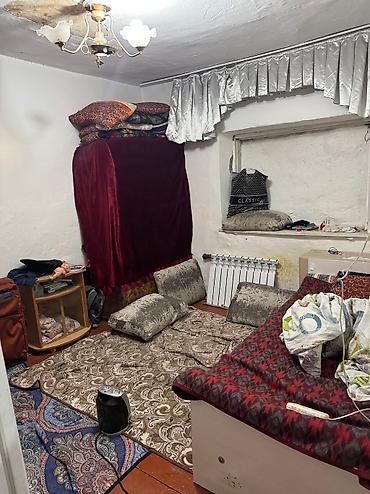 Продажа барачных домов: Продается в центре города 4-х комнатный дом, барачного типа с — 6