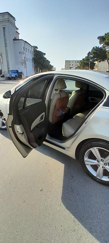 chevrolet cruze salon: Chevrolet Cruze sedan - Kuzov: sedan, bej rəng - Mühərrik və ötürmə — 5