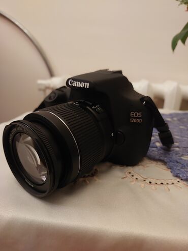 Fotokameralar: Canon EOS 1200d Ideal vəziyyətdədir, qutusu, çantası, adapteri hər