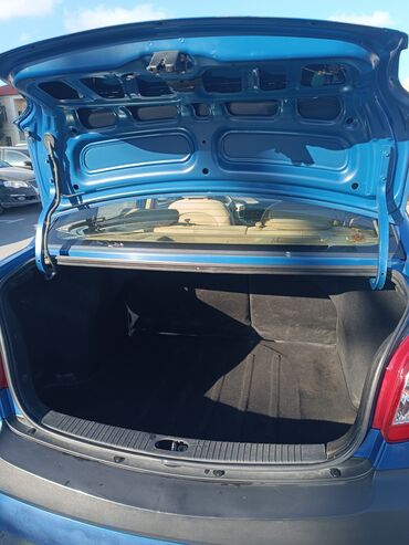 Kia: Kia Rio sedan – mavi rəng, 4 qapı. Texniki və dizayn xüsusiyyətləri — 9