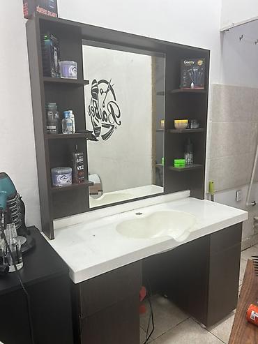 gozəllik salonu mebel: Bərbər salonu üçün iş stolu güzgü ilə - Material: tünd ağac rəngli — 1