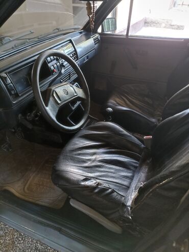 дом на обмен: Volkswagen Golf: 1987 г., Механика, Хэтчбэк