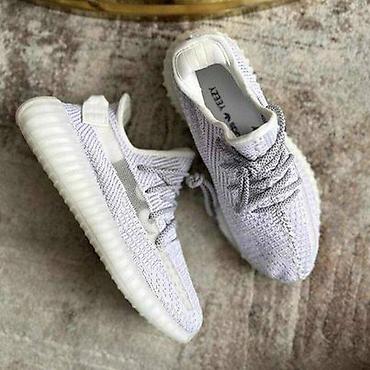 Patike: Adidas Yeezy
brojevi 36 do 44
cena 4000 dinara — 12