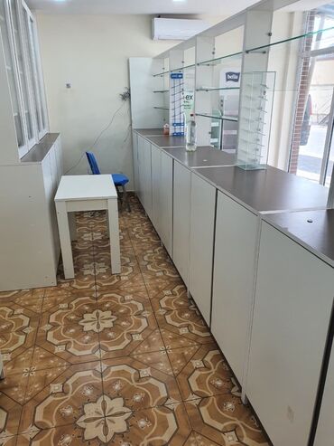 Mağazalar: 90kvlıq obyekt. Qeyri yaşayış çıxarışı var. Bütün kommunal sistemlə — 3