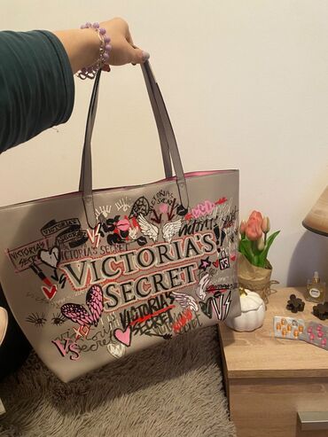 Victoria’s Secret kozna torba original snizena 3000 din plus poklon