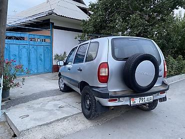 запаска шин: Chevrolet Niva: 2004 г., 1.7 л, Кол менен иштөөчү, Бензин, Кроссовер — 5