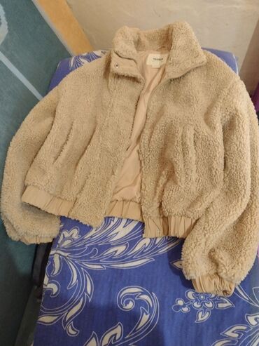 invento zenske zimske jakne: Pull and Bear, S (EU 36), Sa postavom