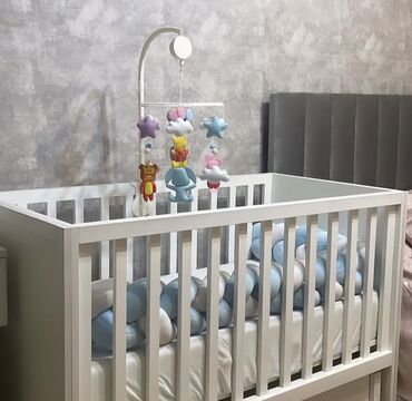 manej beşik: Oğlan və qız üçün, Beşik, Matras ilə, Yellənmə mexanizmsiz