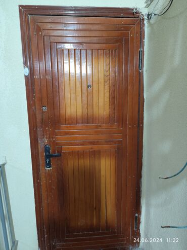 дверь окно: Входная дверь, Металл, Правосторонний механизм, Б/у, Самовывоз