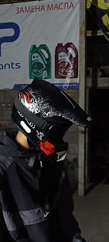 шлем противоударный: Продаю Эндуро шлем
Размер XL 
Комплект балаклава, очки