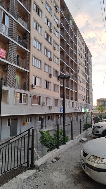 земельный участок первая линия: Продается коммерческое помещение под любой бизнес в жилом доме, 114м2