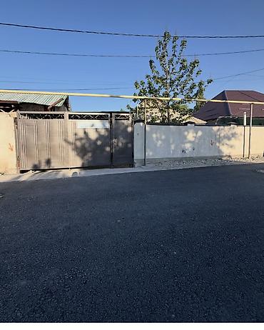 Продажа коттеджей и домов: Продается дом с двором и навесом. Характеристики и планировка: - — 9