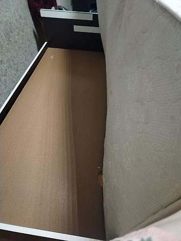 Çarpayılar: Taxt (tək nəfərlik) – döşəkli - Ölçü: təxmini tək nəfərlik (standart — 3