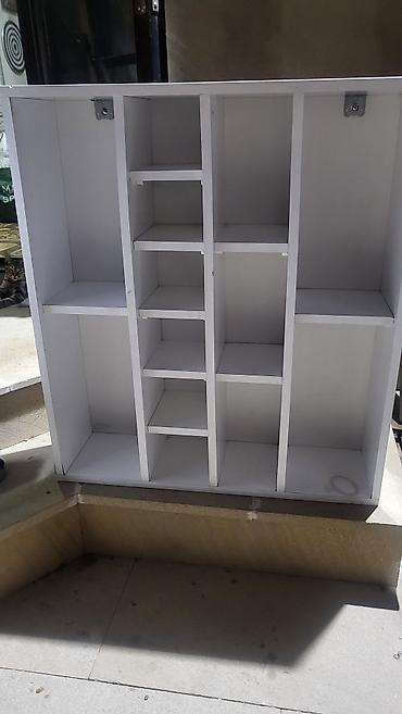 Rəflər: Ağ rəngli çoxbölməli divar rəfi - Material: laminat/taxta tipli panel — 2