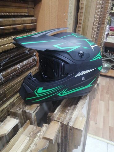 Moto dəbilqələr: 1 ci şəkildəki Moto kaska 29-azn 2 ci və 3cü şəkildəki Moto kaskalar — 7