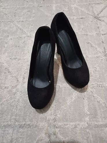 туфли замшевые новые: Туфли 35, цвет - Черный