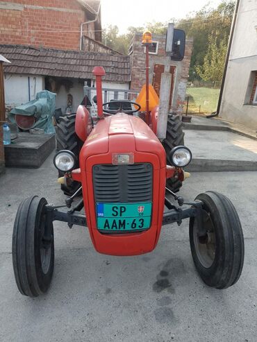 pantalone farmerice br: VLASNIK traktora nove sve četiri gume ulje novo uz traktor ide korpa i