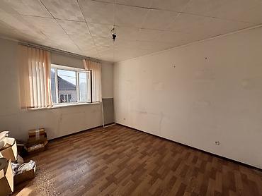 Продажа коттеджей и домов: Продается капитальный двух этажный дом В городе Кара-Балта на улице — 10