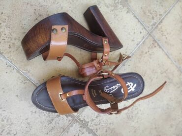 new yorker tasne: Sandals, 37