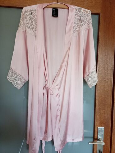 Kućna odeća: Svileni roze ogrtacH&Mvelicina XS/S