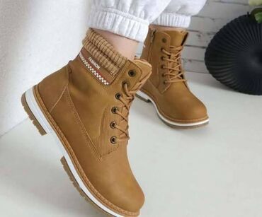 jordan crno bele: Ankle boots, 40