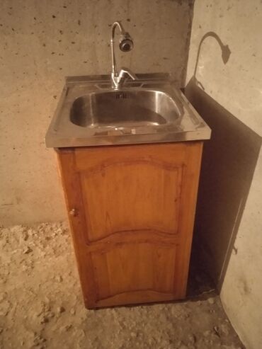 can əti harda olur: Mətbəx moykası paslanmayan poladdan hazırlanmış su hövzəsi və altında